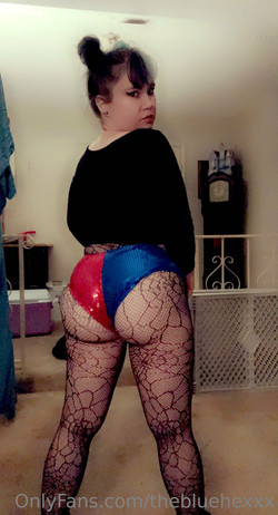[OnlyFans.com] TheBlueHexxx - SiteRip/Images/1148x2122_566557e8e641ca096732a2d0fb01846a.jpg
